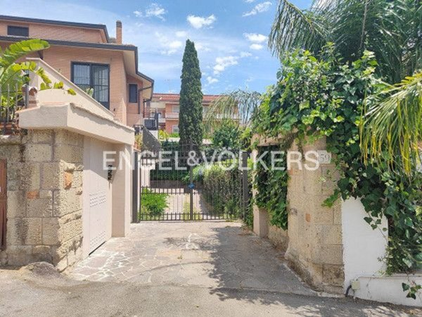 appartamento in vendita a Roma in zona Ostiense