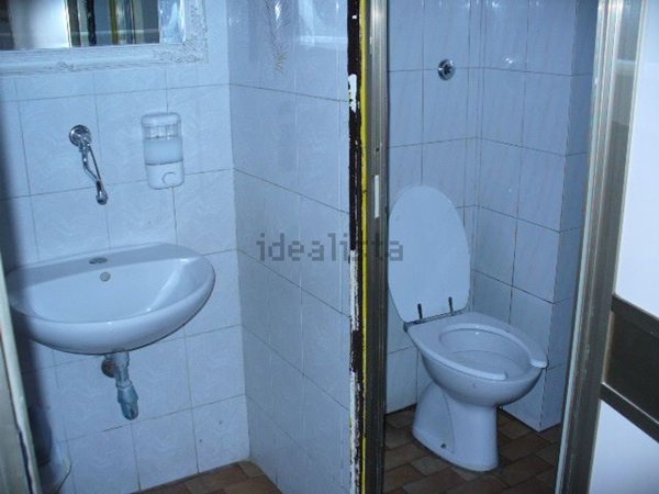 negozio in vendita a Roma in zona Massimina/Casal Lumbroso