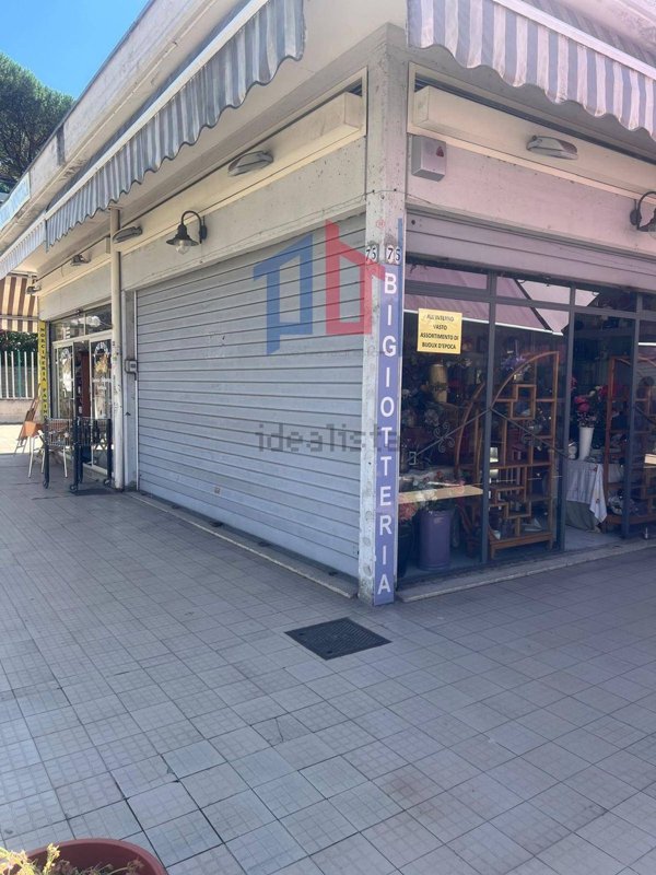 locale commerciale in vendita a Roma