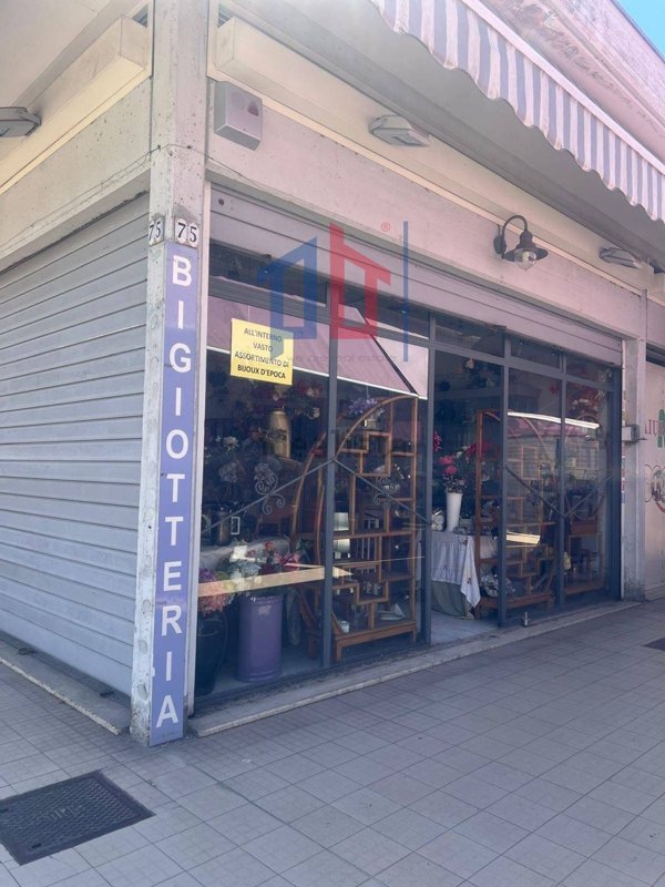 locale commerciale in vendita a Roma