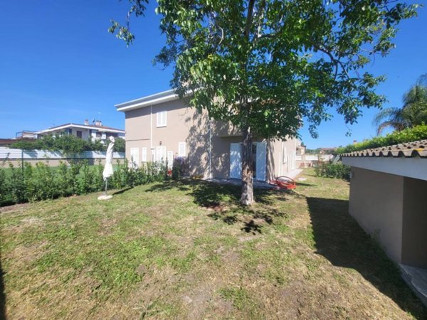 casa indipendente in vendita a Roma in zona Axa