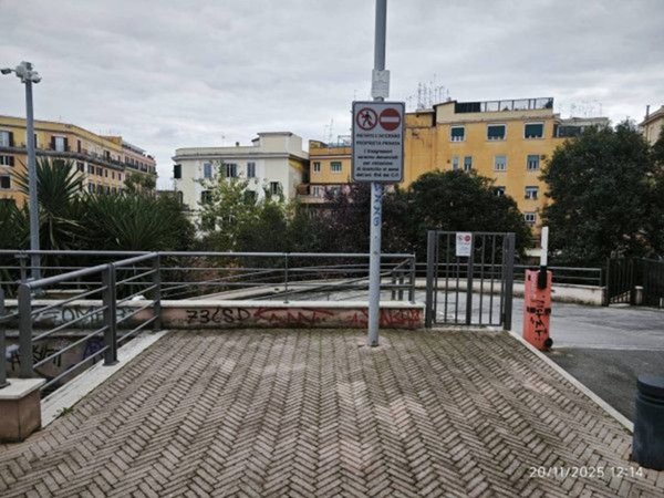 negozio in vendita a Roma in zona Trastevere