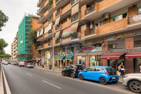 locale commerciale in vendita a Roma
