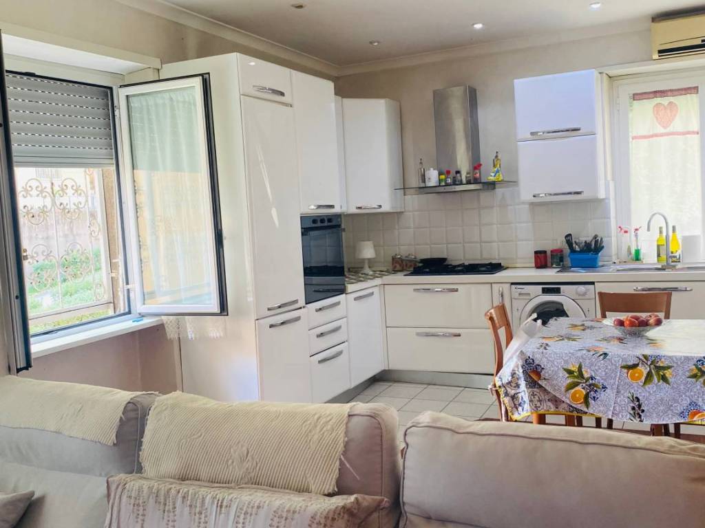 appartamento in vendita a Roma in zona Ostiense