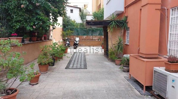 casa indipendente in vendita a Roma in zona Tuscolano