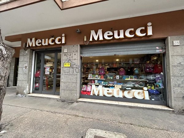 locale commerciale in vendita a Roma in zona Ostia