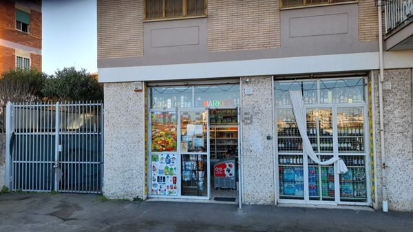 negozio in vendita a Roma in zona Primavalle