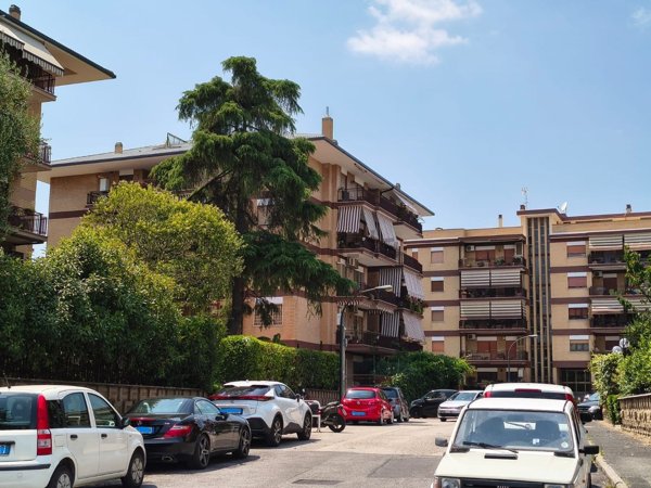 locale di sgombero in vendita a Roma in zona San Basilio