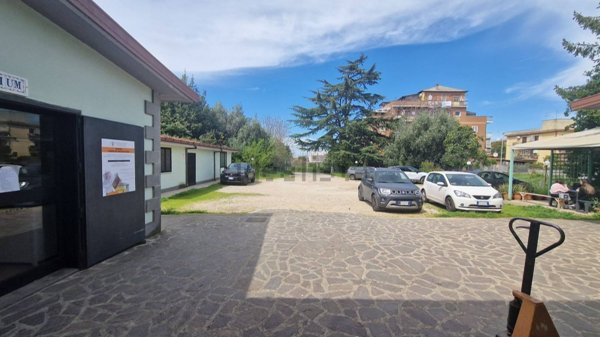 capannone in vendita a Roma