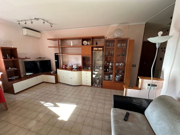 appartamento in vendita a Roma in zona Tor Bella Monaca