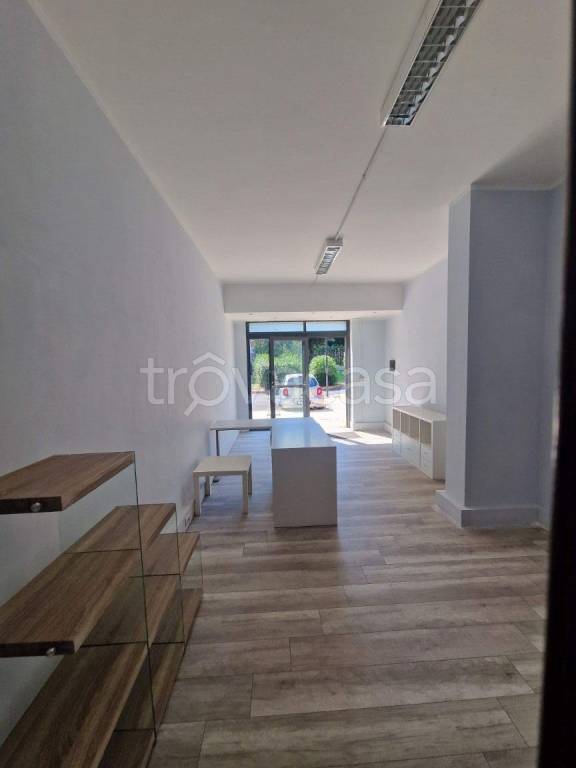 negozio in vendita a Roma in zona Casal Boccone
