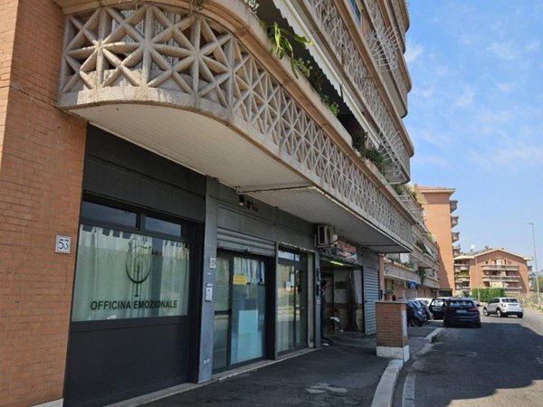 negozio in vendita a Roma in zona Torrino