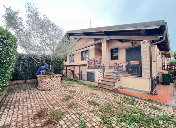 casa indipendente in vendita a Roma in zona Infernetto