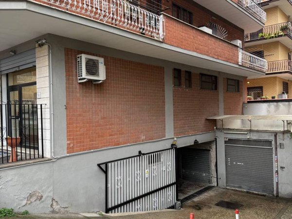 locale di sgombero in vendita a Roma in zona Torre Angela