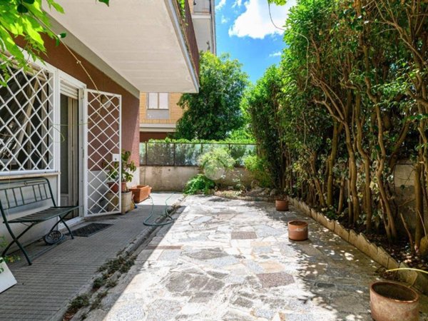 appartamento in vendita a Roma in zona Tuscolano
