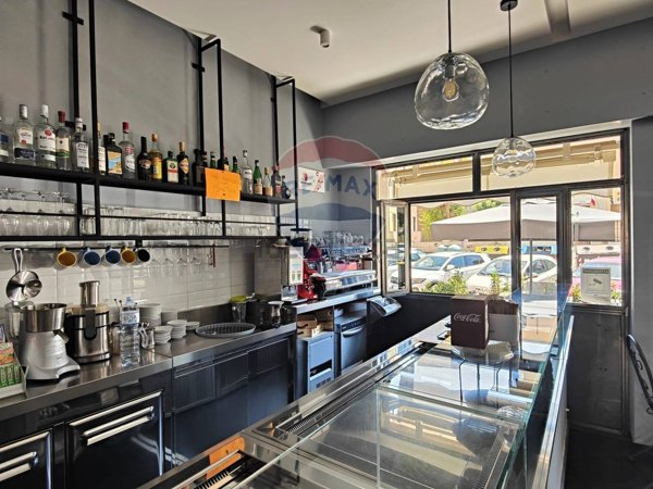 locale commerciale in vendita a Roma in zona Ostiense