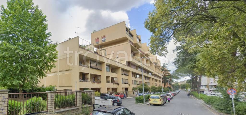 appartamento in vendita a Roma in zona Ardeatino