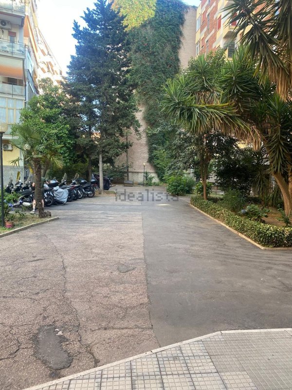 appartamento in vendita a Roma in zona Ardeatino