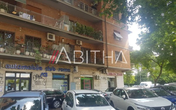 locale commerciale in vendita a Roma in zona Monte Sacro/Talenti