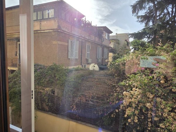 appartamento in vendita a Roma in zona Gianicolense
