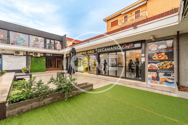 negozio in vendita a Roma in zona Lunghezza