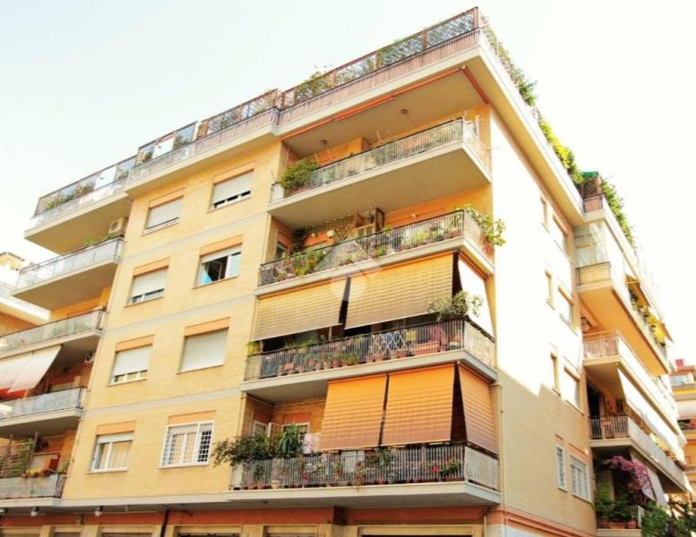 appartamento in vendita a Roma in zona Ostia