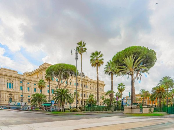 negozio in vendita a Roma in zona Rione Prati