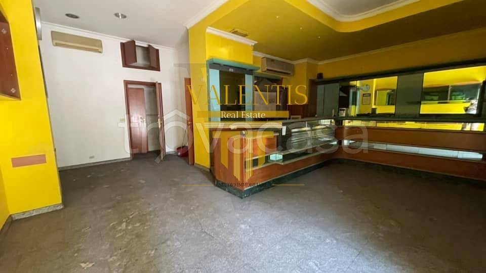 negozio in vendita a Roma in zona Rione Monti/Campitelli