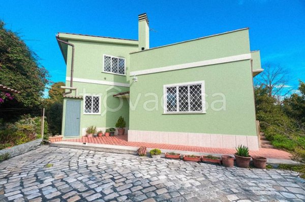 casa indipendente in vendita a Roma in zona Infernetto