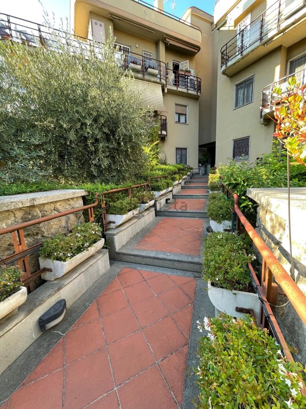 appartamento in vendita a Roma in zona Torre Gaia