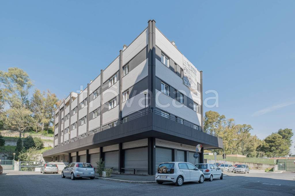 appartamento in vendita a Roma in zona Corviale