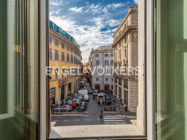 appartamento in vendita a Roma in zona Trevi-Colonna