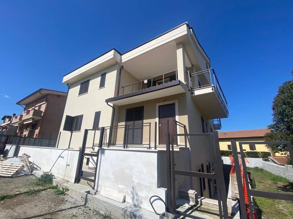 appartamento in vendita a Roma in zona Finocchio