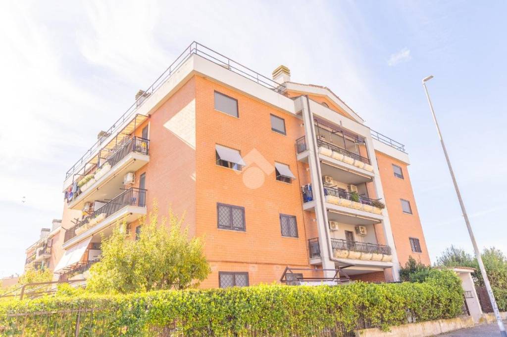 appartamento in vendita a Roma in zona Castelverde