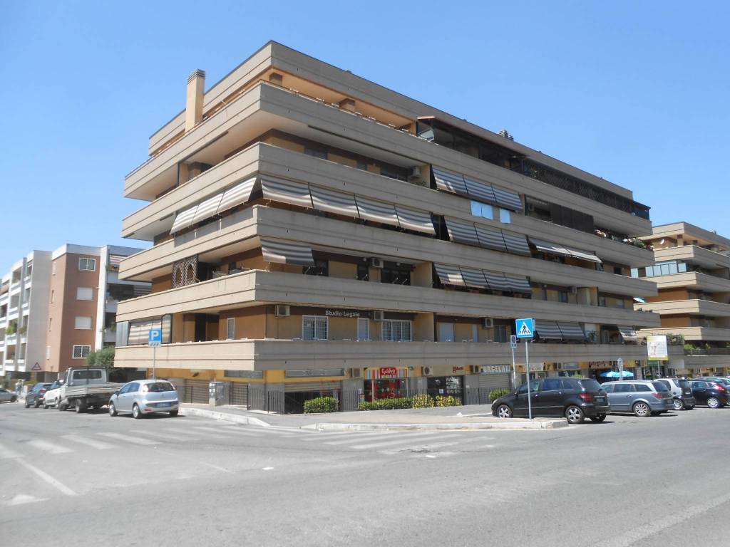 negozio in vendita a Roma in zona Ponte di Nona