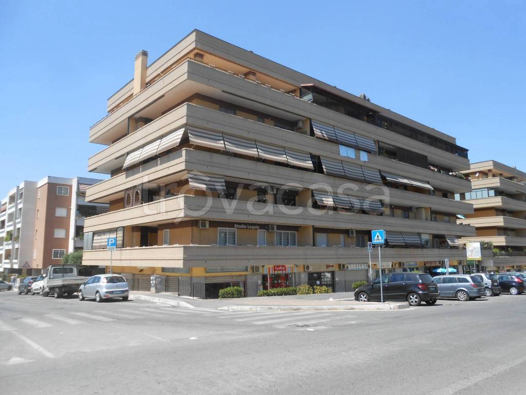 negozio in vendita a Roma in zona Ponte di Nona