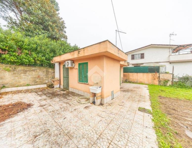 casa indipendente in vendita a Roma in zona Giardini di Corcolle