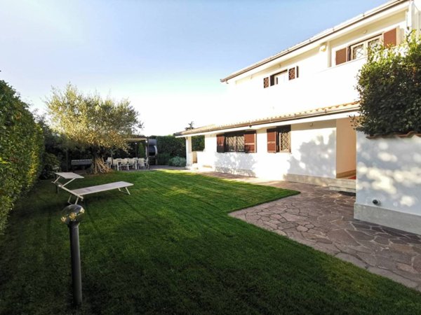 casa indipendente in vendita a Roma in zona Infernetto