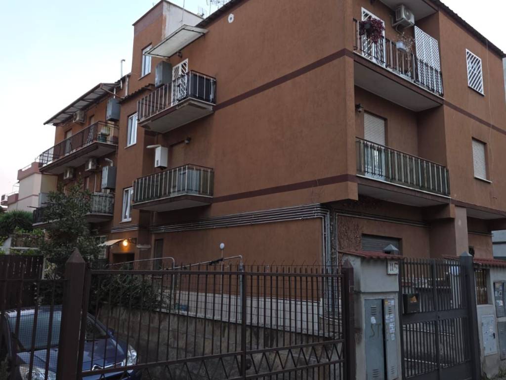 appartamento in vendita a Roma in zona Torre Angela