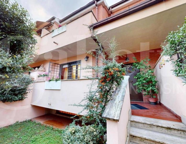 casa indipendente in vendita a Roma