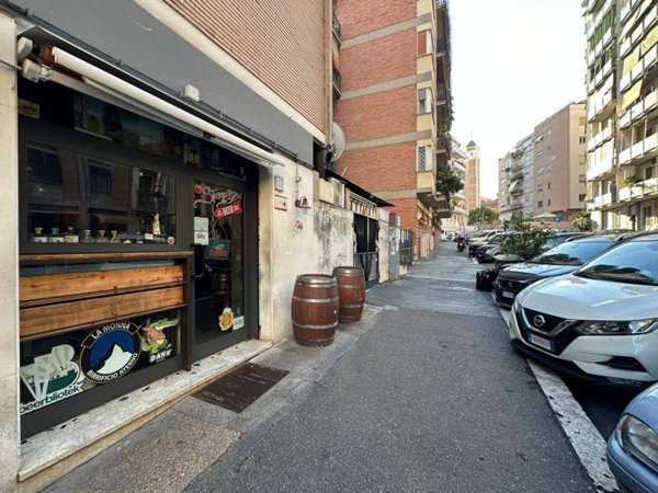 negozio in vendita a Roma in zona Gianicolense