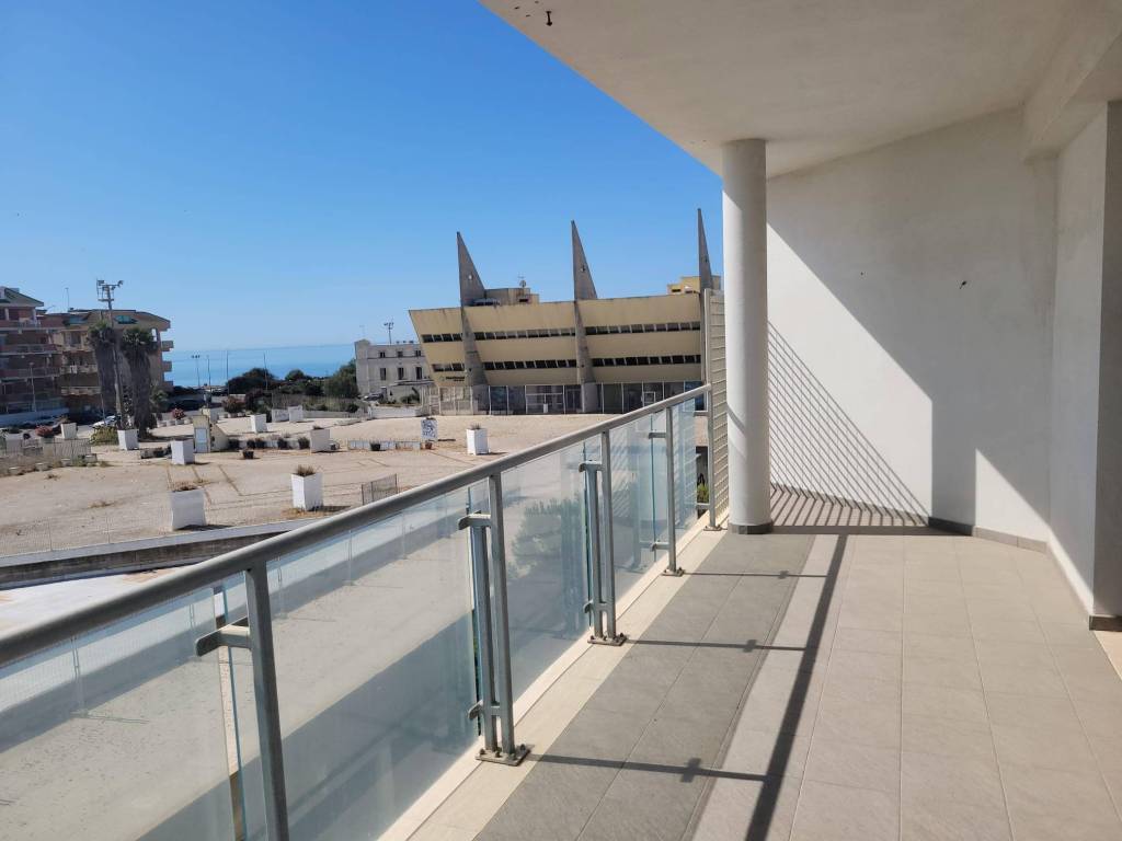 appartamento in vendita a Roma in zona Ostia