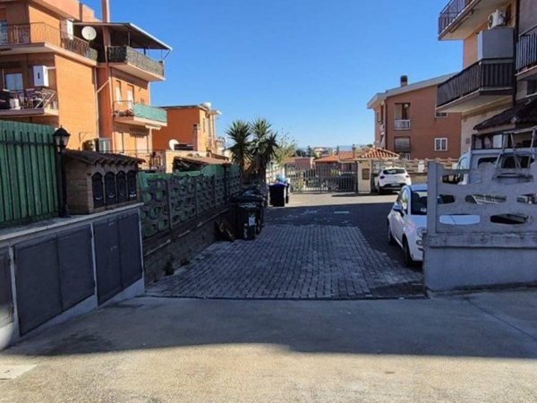 casa indipendente in vendita a Roma in zona Finocchio