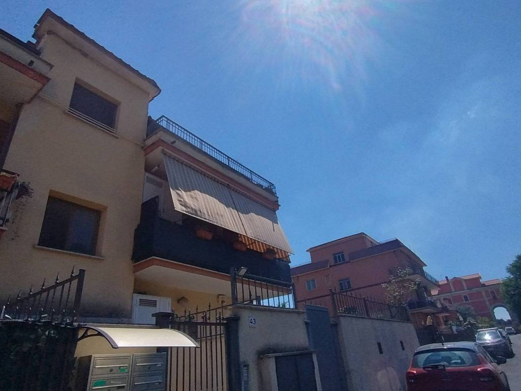 appartamento in vendita a Roma in zona Lunghezza
