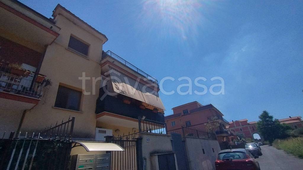appartamento in vendita a Roma in zona Lunghezza