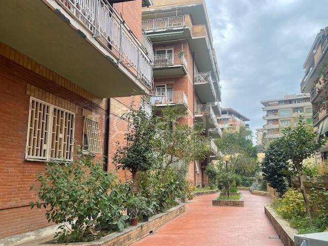 appartamento in vendita a Roma in zona Portuense