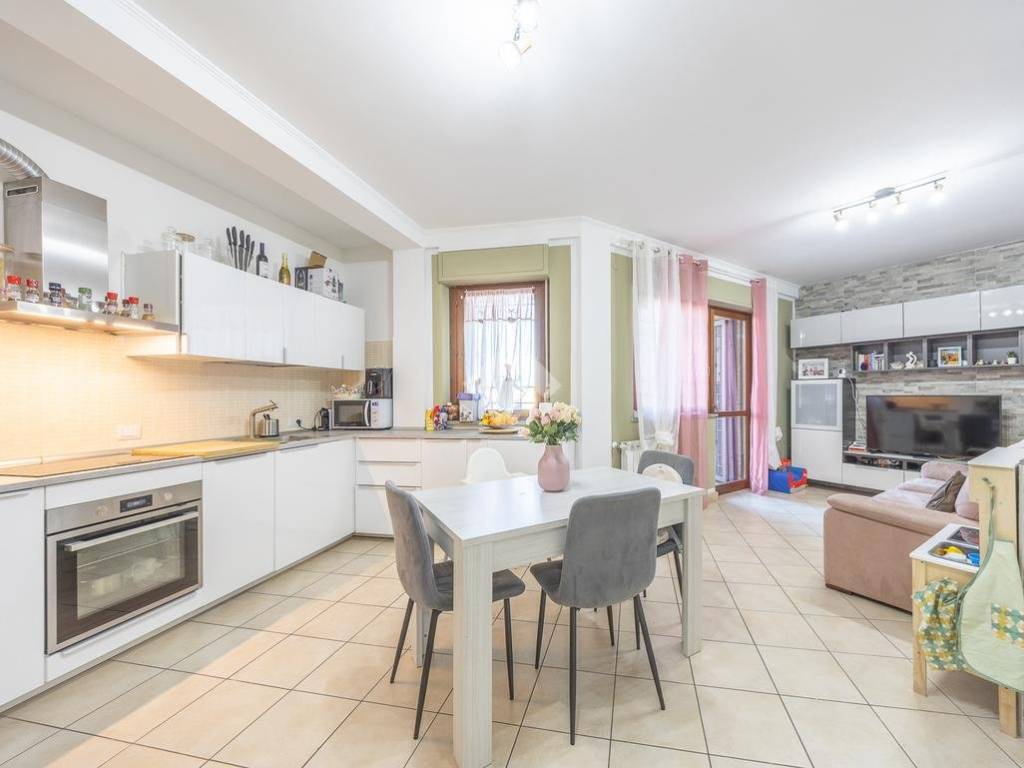 appartamento in vendita a Roma in zona Castelverde