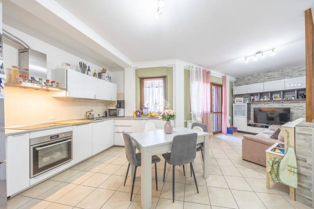 appartamento in vendita a Roma in zona Castelverde