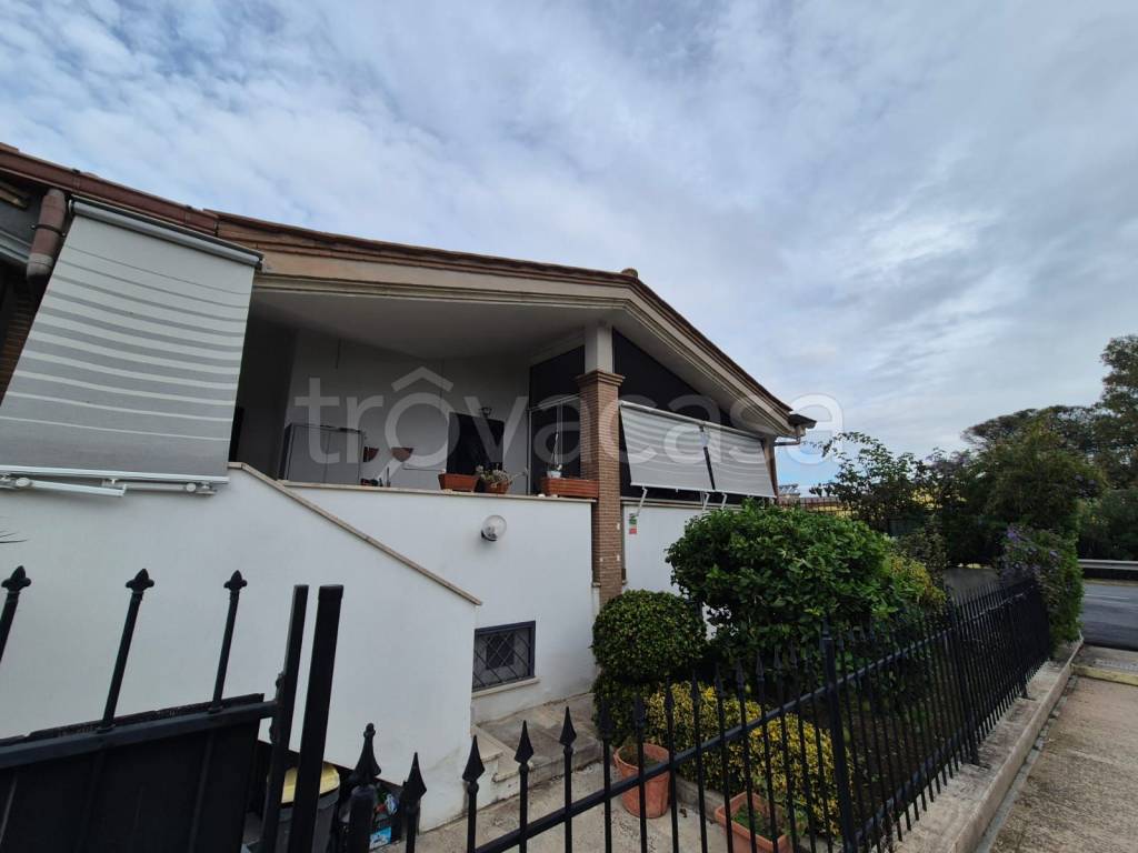 casa indipendente in vendita a Roma in zona Dragona/Bagnoletto