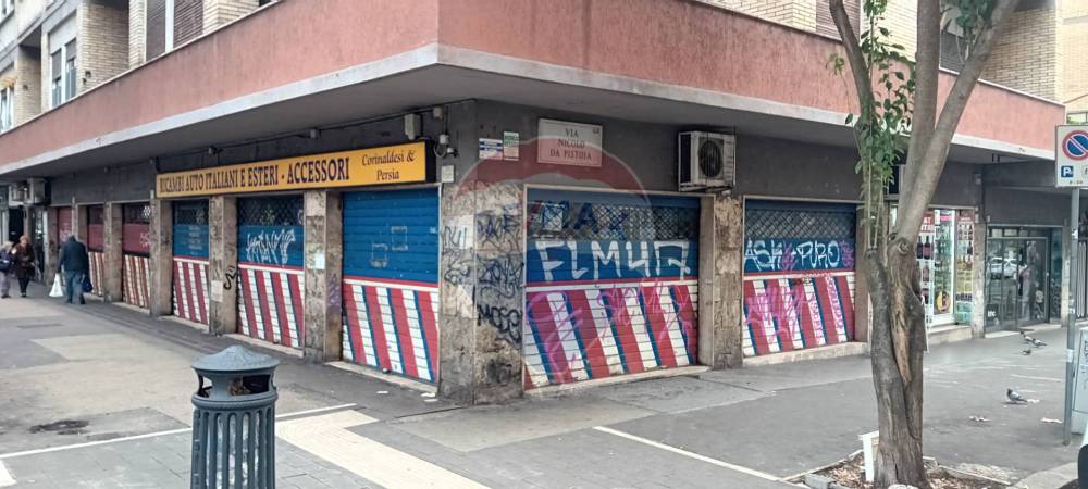 locale commerciale in vendita a Roma in zona Ostiense